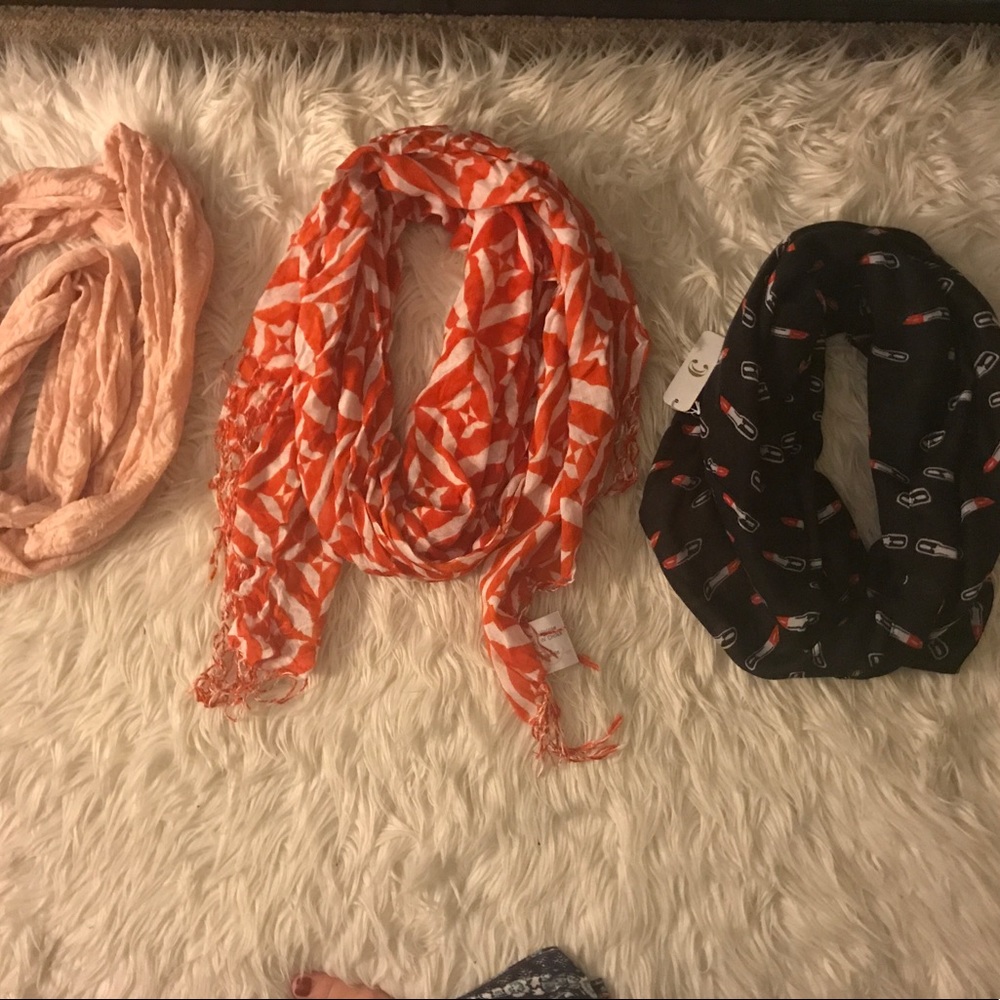 Scarf trio