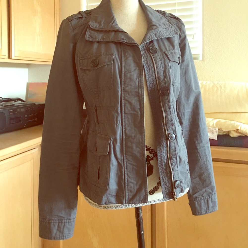 Grey military khaki jacket with belt!