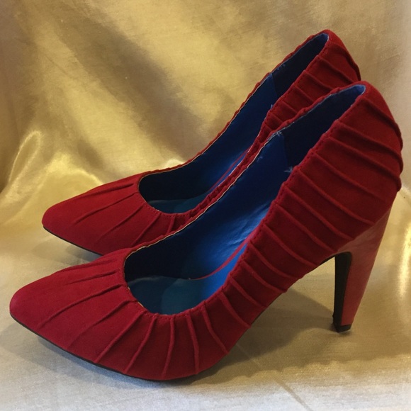 Kiss&Tell SHADA Red Velvety Pumps 👠 - Picture 2 of 7
