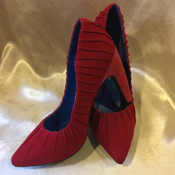 Kiss&Tell SHADA Red Velvety Pumps 👠 - Picture 4 of 7