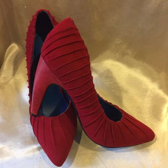 Kiss&Tell SHADA Red Velvety Pumps 👠 - Picture 5 of 7