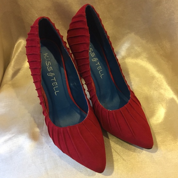 Kiss&Tell SHADA Red Velvety Pumps 👠 - Picture 6 of 7