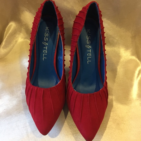 Kiss&Tell SHADA Red Velvety Pumps 👠 - Picture 7 of 7