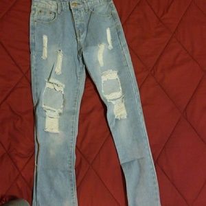 Distressed Lightwash Boyfriend Jeans