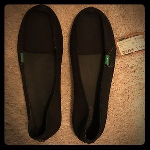 NWT Black Sanuk Flats