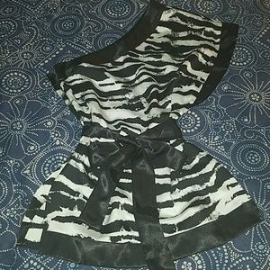 Bebe Zebra Print One Shoulder Top XXS