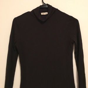 Simple turtle neck tunic