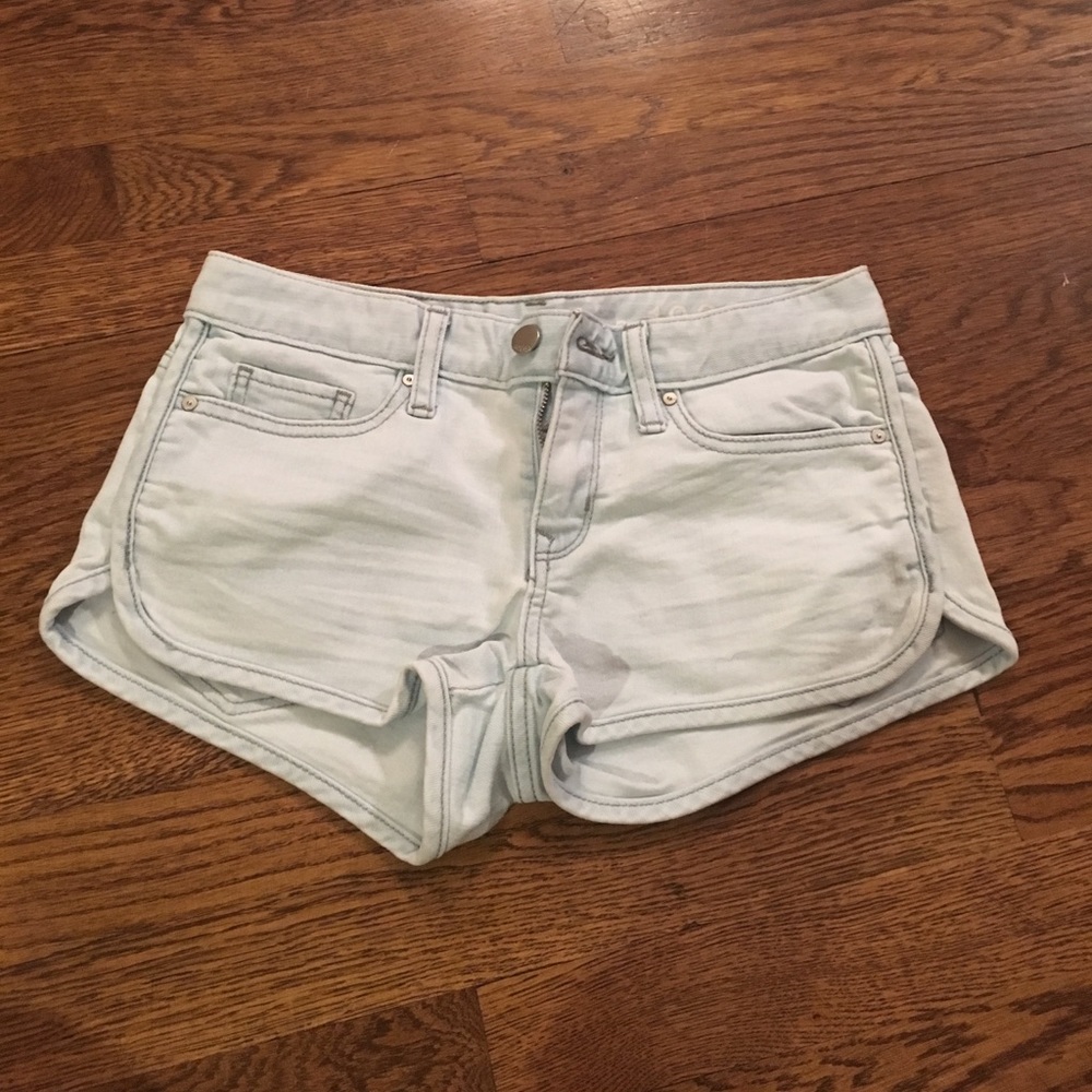 Women's Gap light wash jean shorts