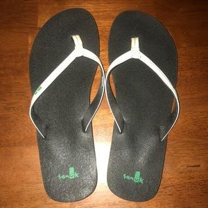 SOLD Sanuk sandals