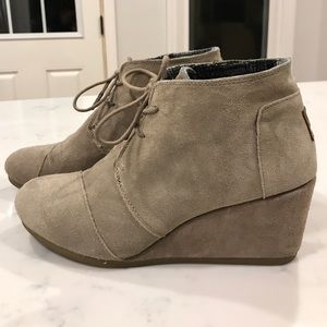 Tom's Desert Wedge Bootie, 9.5