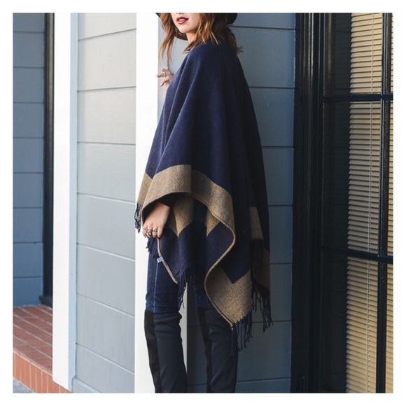 ✨HOST PICK✨- Color Block Poncho - Picture 4 of 6