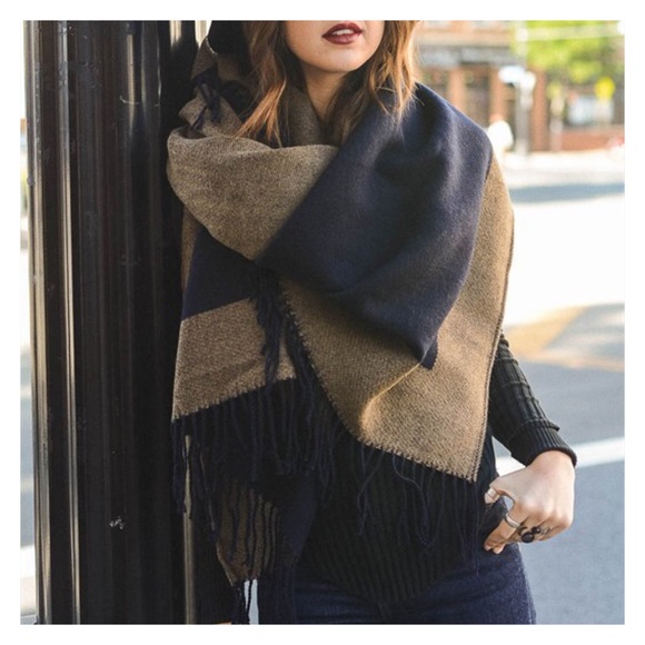 ✨HOST PICK✨- Color Block Poncho - Picture 5 of 6