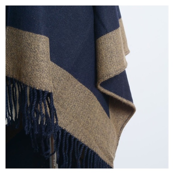 ✨HOST PICK✨- Color Block Poncho - Picture 6 of 6