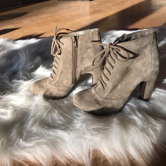 Seychelles lace up heeled bootie - Picture 3 of 6