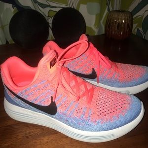 LIKE NEW NIKE RUN EASY SHOES