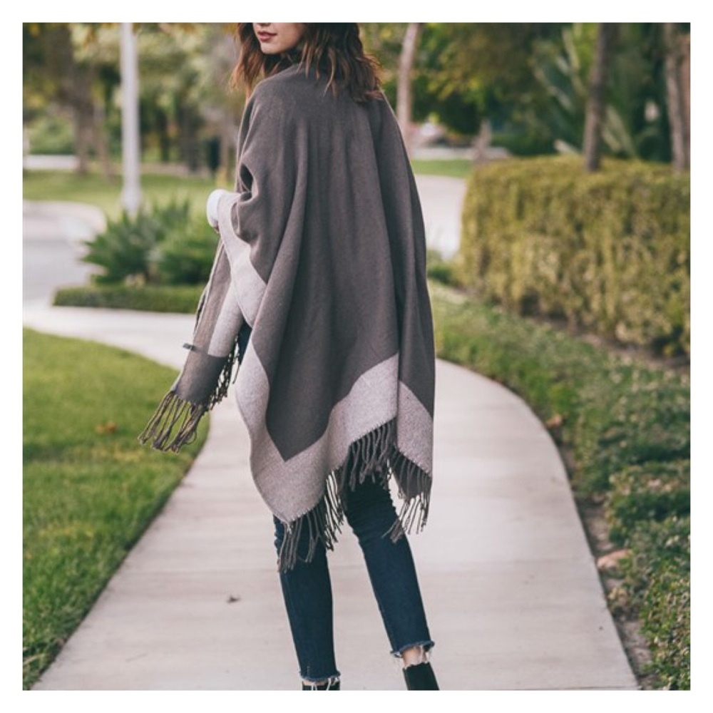 New Arrival- Color Block Poncho - Picture 5 of 6