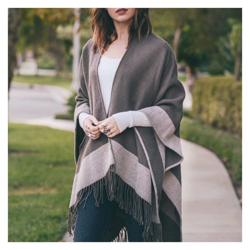 New Arrival- Color Block Poncho - Picture 6 of 6
