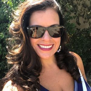 Meet your Posher, Cassandra