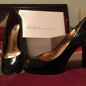 bcbg black patent peep toe pump