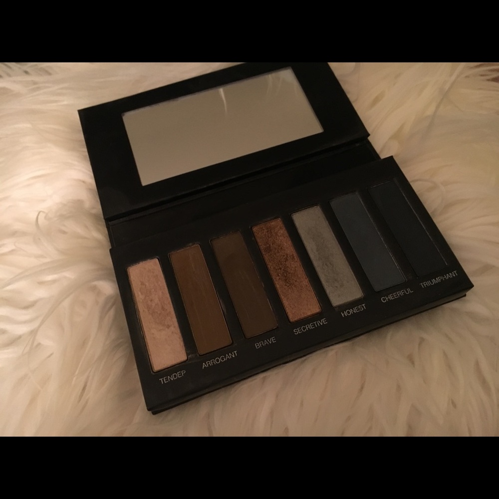 ❌❌SOLD❌❌Younique addiction palette 4