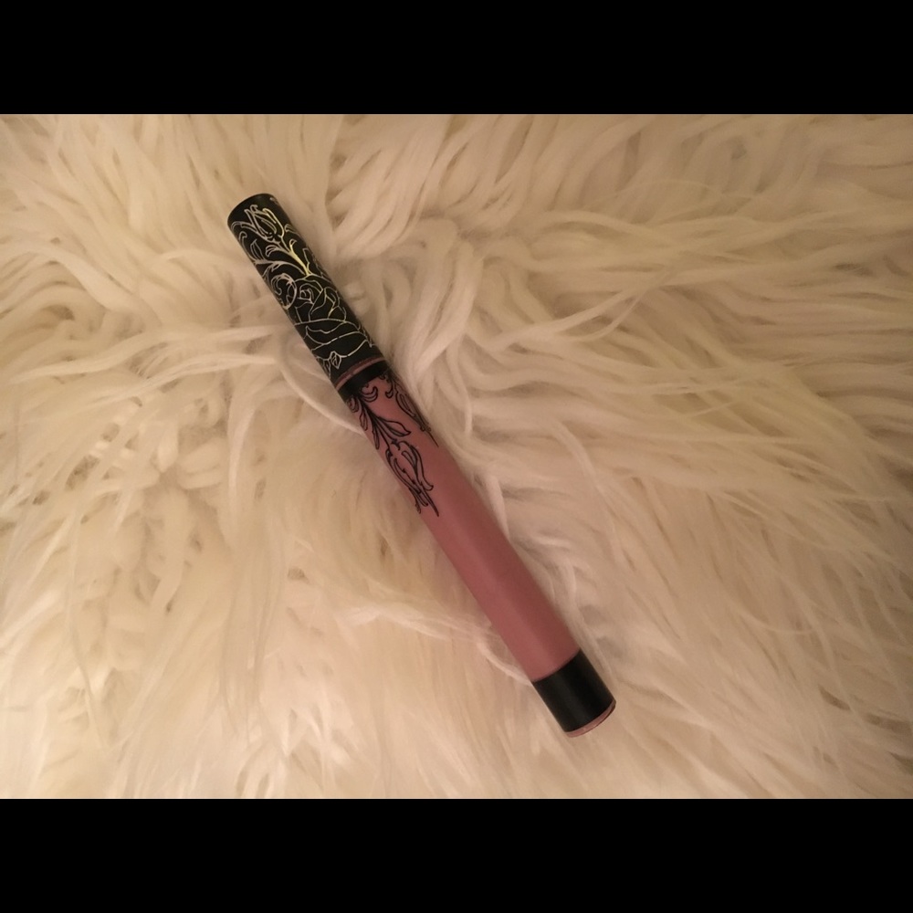 Kat Von D liquid lipstick requiem