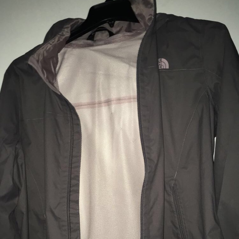 North Face BRAND NEW rain coat 🌦