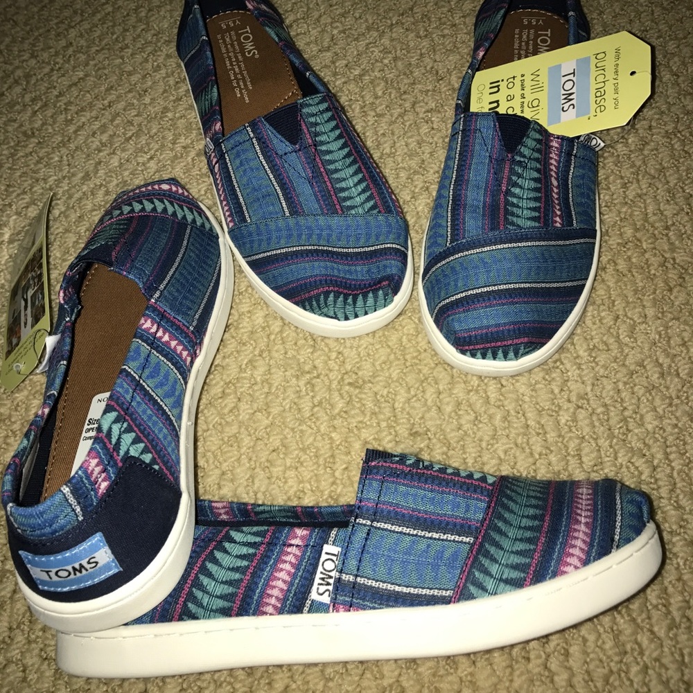 Toms youth size 4.5 (6.5  women's!)
