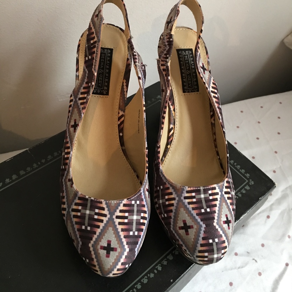 NEW Urban Outfitters Aztec Pattern Heels size 7