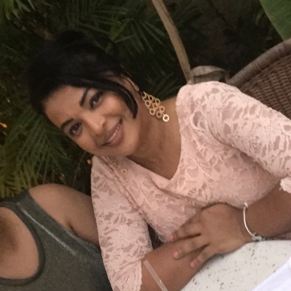 Meet your Posher, Bibi