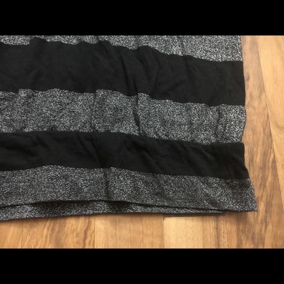 🚨 10/$20 bundle SALE 🚨 Dkny Womens Size Small Grey Shimmer Top - Picture 4 of 8