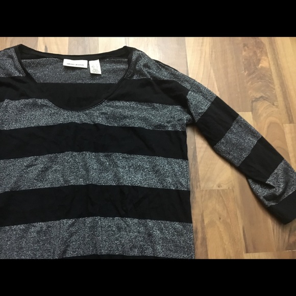 🚨 10/$20 bundle SALE 🚨 Dkny Womens Size Small Grey Shimmer Top - Picture 5 of 8