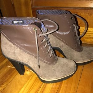 DKNY ankle boots size 9