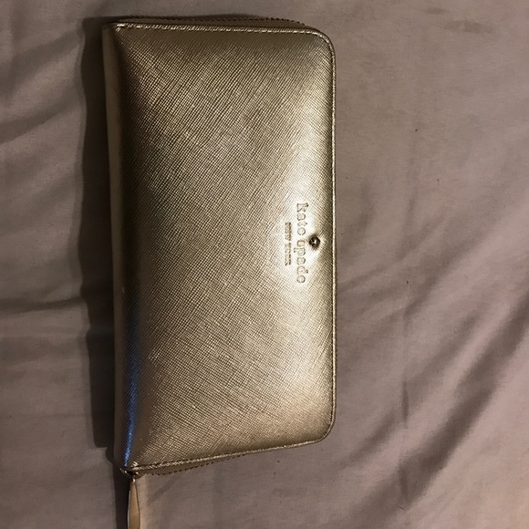 Kate Spade wallet - Picture 1 of 3