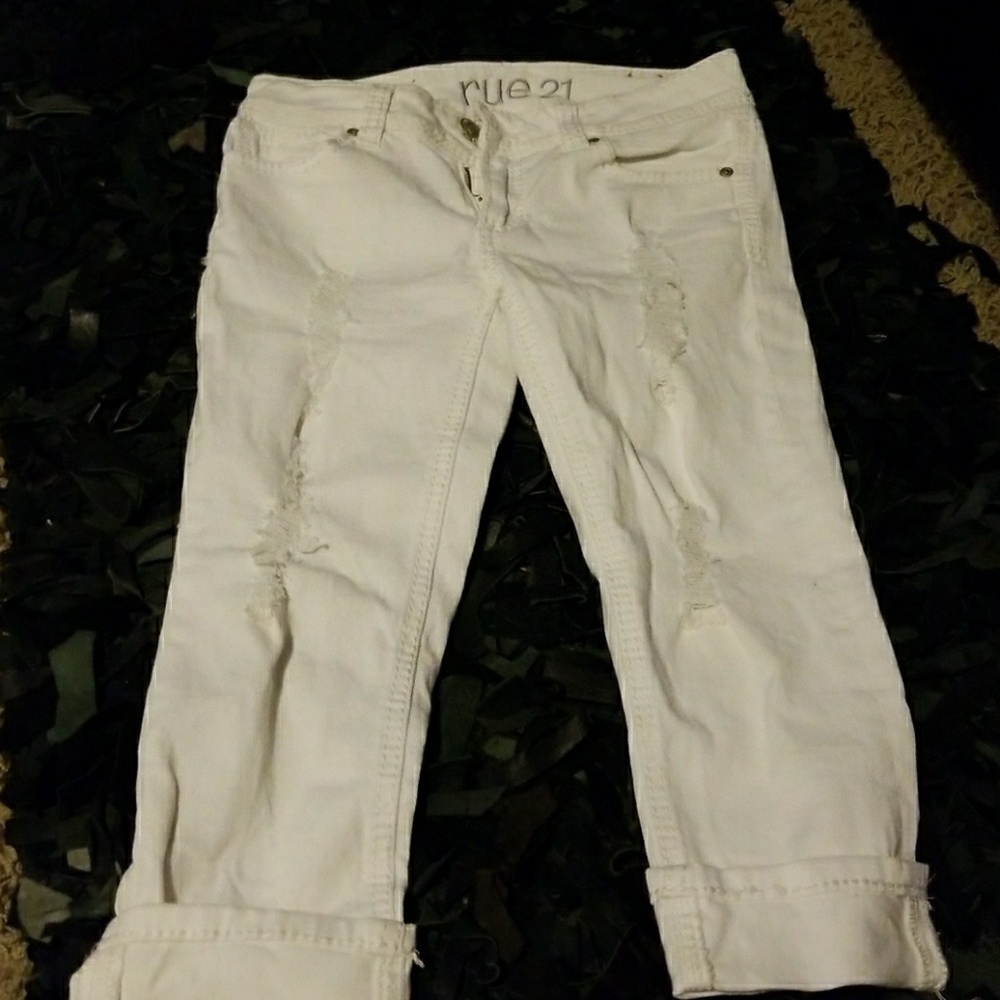 White jean capris