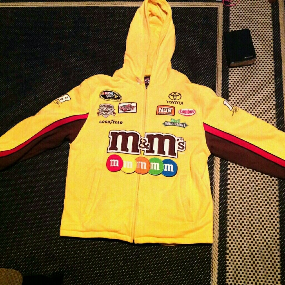 M&M NASCAR ZIP-UP JACKET KYLE BUSCH #18