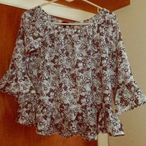 Peasant blouse w cute floral pattern
