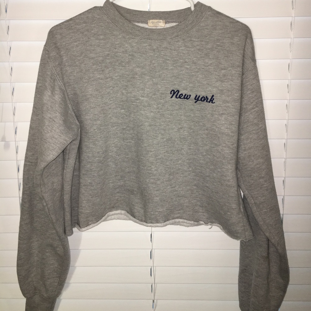 Brandy Melville grey cropped New York sweatshirt.