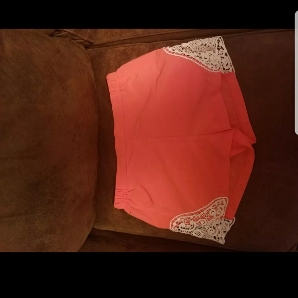 Women's shorts with lace accent