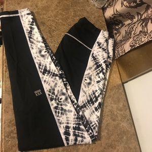 Black and white Snake Print Workout Leggings