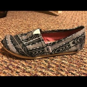 TOMS patterned classics