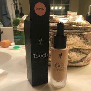 Younique liquid touch foundation organza