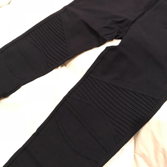 🎉HP!! 🎉NWT PLUS SZ 1X/2X/3X Moto Jeggings Navy - Picture 3 of 8