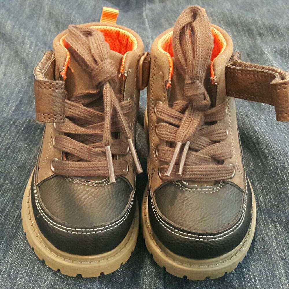 Carter's Boots for boys Size: 5M Toddler