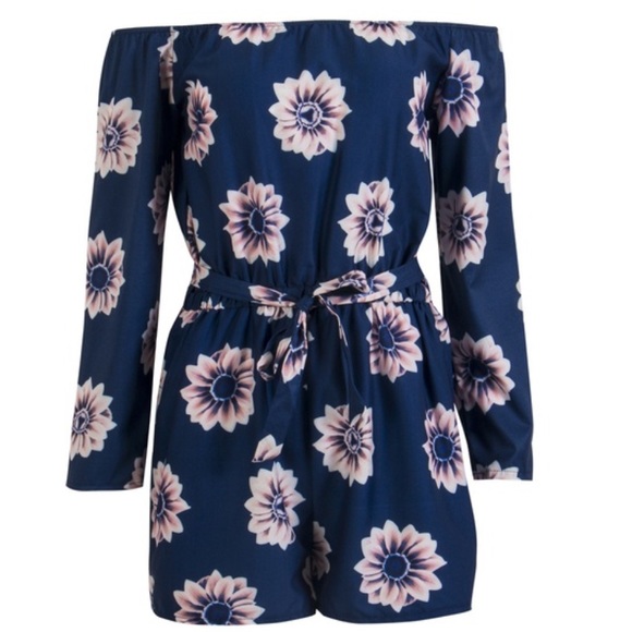 ✨LAST ONE✨Floral Romper - Picture 2 of 3