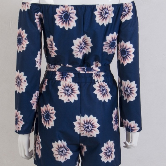 ✨LAST ONE✨Floral Romper - Picture 3 of 3