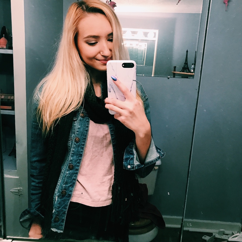 💘 MEET YOUR POSHER: Megan 💘