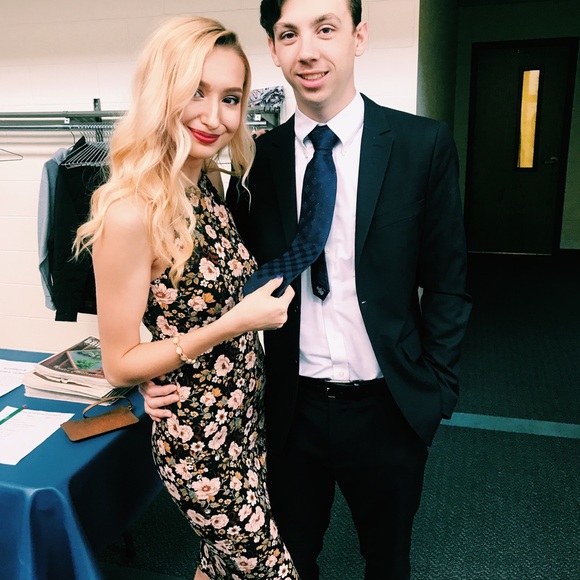 💘 MEET YOUR POSHER: Megan 💘 - Picture 2 of 2