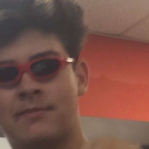 Meet your Posher, Max