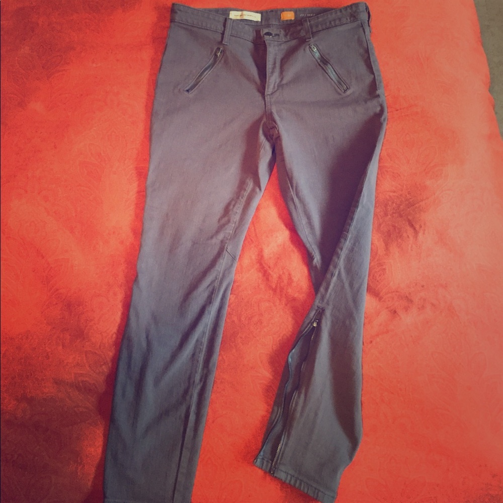 Grey jeans with zipper front pocket and ankle zip