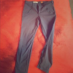 Grey jeans with zipper front pocket and ankle zip
